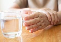 “Parkinson hastalarını beyin pili yaşama bağlıyor”
