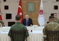 Cumhurbaşkanı Erdoğan, iftarda askerlerle bir araya geldi