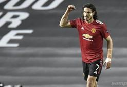 Edinson Cavani 1 yıl daha Manchester United'da...