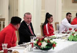 Cumhurbaşkanı Erdoğan, milli sporcularla iftar yaptı