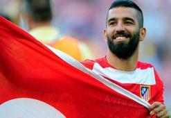 Barcelona - Atletico Madrid maçı öncesi Arda Turan'ın kapısını çaldılar