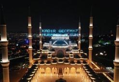 Kadir gecesi duası ve Kadir gecesi namazı! Kadir gecesi yapılacak ibadetler?  İşte Kadir Gecesi zikirleri, tesbihleri…