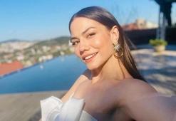 Demet Özdemir'den süper mini elbisesiyle ayna pozu!