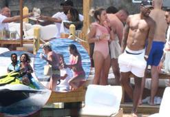 Ryan Donk ve Jose Sosa Bodrum'da! 7 bin 500 TL'lik locada keyif...