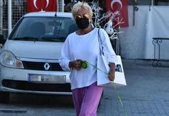 Semiramis Pekkan köpeğini gezdirdi