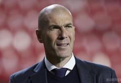 Real Madrid'de Zinedine Zidane görevinden ayrıldı!