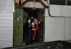 Kısıtlamada polisi görünce kendilerini büfeye kilitlediler