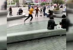 Taksim'de kemerli, tekme ve yumruklu kavga!