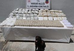İran sınırında, at sırtında 181 kilo uyuşturucu ele geçirildi