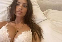 Emily Ratajkowski tekneden iddialı pozlar paylaştı!