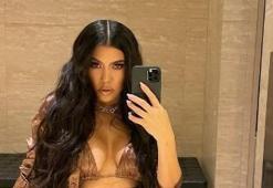 Kourtney Kardashian beyaz tanga bikinisiyle parıldadı!