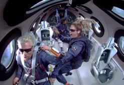 Virgin Galactic'in sahibi Richard Branson uzayda! Çığlık çığlığa Dünya’ya bakış...