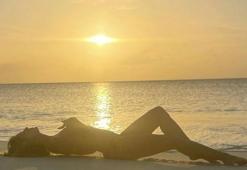 Heidi Klum bikinisini çıkardı, eşi çekti