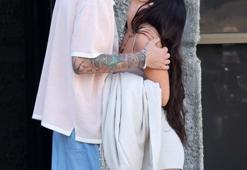 Megan Fox ve Kelly etrafa aldırış etmeden öpüştü!