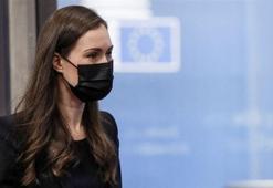 Finlandiya Başbakanı Sanna Marin dünyada yine gündem oldu! Cesur pozlar ve göğüs dekoltesinden sonra...