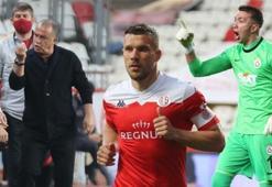 Galatasaraylı futbolcular Podolski'nin hareketine çıldırdı! Fatih Terim ve Muslera...