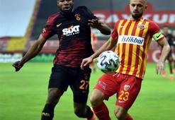 Galatasay maçında saha karıştı! Herkes duydu, Terim hakemle konuştuktan sonra...