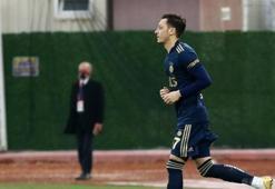 Galasaray derbisi öncesi Fenerbahçe'de Mesut Özil gelişmesi! Hocasıyla konuştu ve...