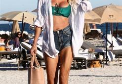 Victoria Silvstedt güneş banyosu yaptı!