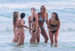 Rachel Hilbert tatilin tadını çıkartıyor