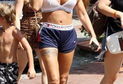 Katie Price, 18 yaşındaki oğlu için yardım istedi!
