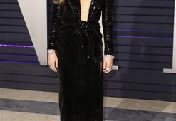 Miley Cyrus oturduğu yerden 1.7 milyon kazandı