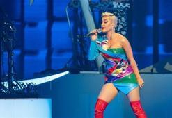 Katy Perry program çekimi sırasında bayıldı