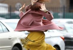Anne Hathaway`dan `Marilyn Monroe` dansı