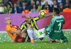 Muslera Taffarel ve Mondragon'u katladı