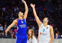 Anadolu Efes - Real Madrid maçı Pembe Top'la başladı