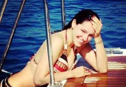 Kelly Brook'tan bikini şov!