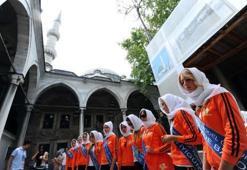 Eyüp'te 'kraliçe' duası