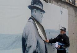 Atatürk fotoğrafını kestiler!