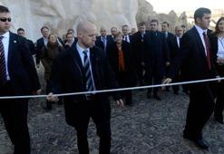 Merkel'e ipek halatla koruma