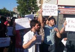 Öpüşme eyleminde gerginlik!