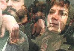 Pek az erkek bir kadın elini zarifane öpmeyi bilir