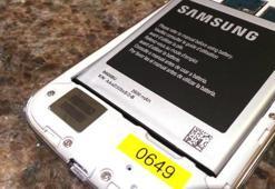 Samsung, Galaxy S4''lerin pillerini değiştiriyor