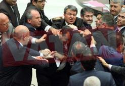Meclis'te yumruklaşma: CHP'li vekil hastaneye kaldırıldı