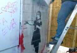 Banksy'nin eserine çalma girişimi!