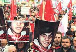 ‘Gözünden bir damla yaş düştü mü?’