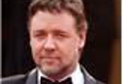 Russell Crowe Cem'i sildi!