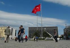 Bayraklar yeniden göndere çekildi!
