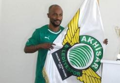 Zokora Akhisar'la imzaladı