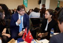 Doğa Okulları öğrencileri Küresel Barış Zirvesi’nde diplomatlarla bir araya geldi