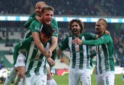 Timsah evinde kendine geldi!