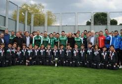 Bursaspor'un minik şampiyonları altınla ödüllendirildi