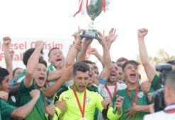 Bursaspor'un U19 takımı şampiyon oldu