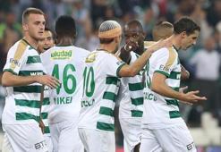 Timsah, evinde 3'ledi!