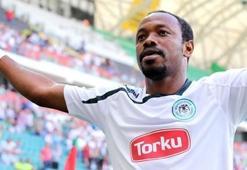 Taksi şoförü yıldız futbolcuya saldırdı!
