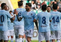 Başakşehir zirvede tek başına! 3 gol...
